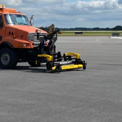 Balai magnétique Baffin pour le ramassage de débris à grande vitesse par Bluestreak Equipment