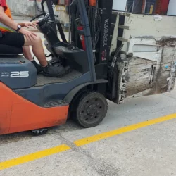 Middle Mounted Forklift magnetic sweeper for warehouses