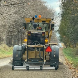 Accrochage d'un aimant sur la niveleuse