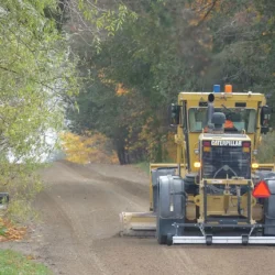 Aimant suspendu pour niveleuse pour l'entretien des routes
