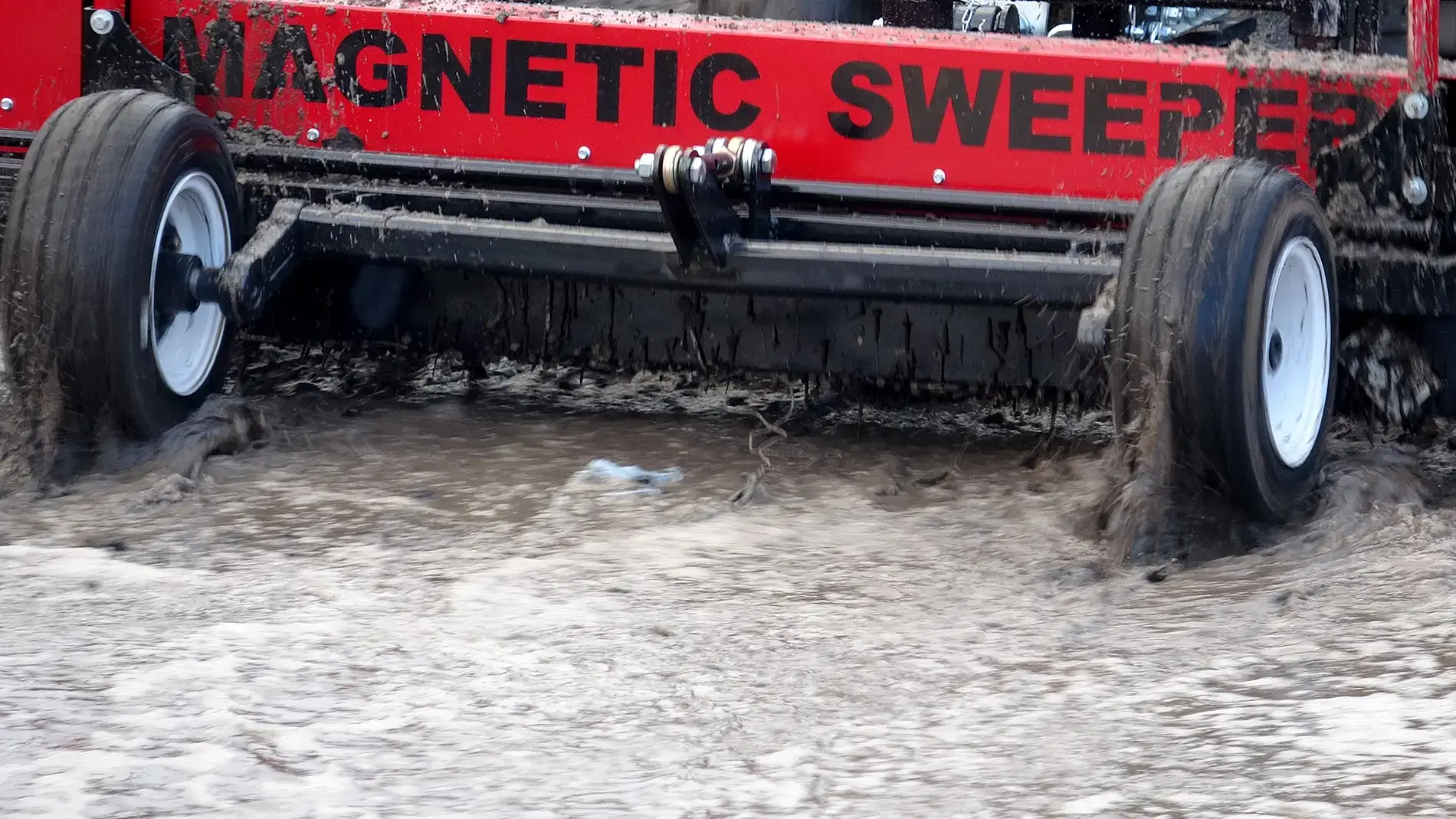 Yacare Off Road Tow Behind Sweeper