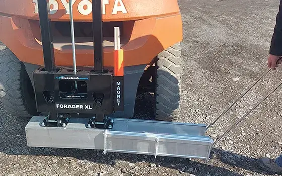 Forager XL Forklift Magnet Aluminum Quick Clean Off Sleeve