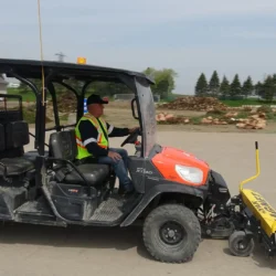 Balayeuse magnétique Kubota UTV pour les décharges