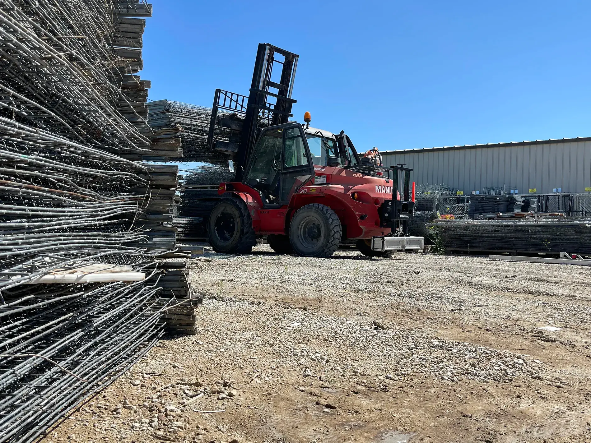 Forager XL Forklift Magnet on Manitou