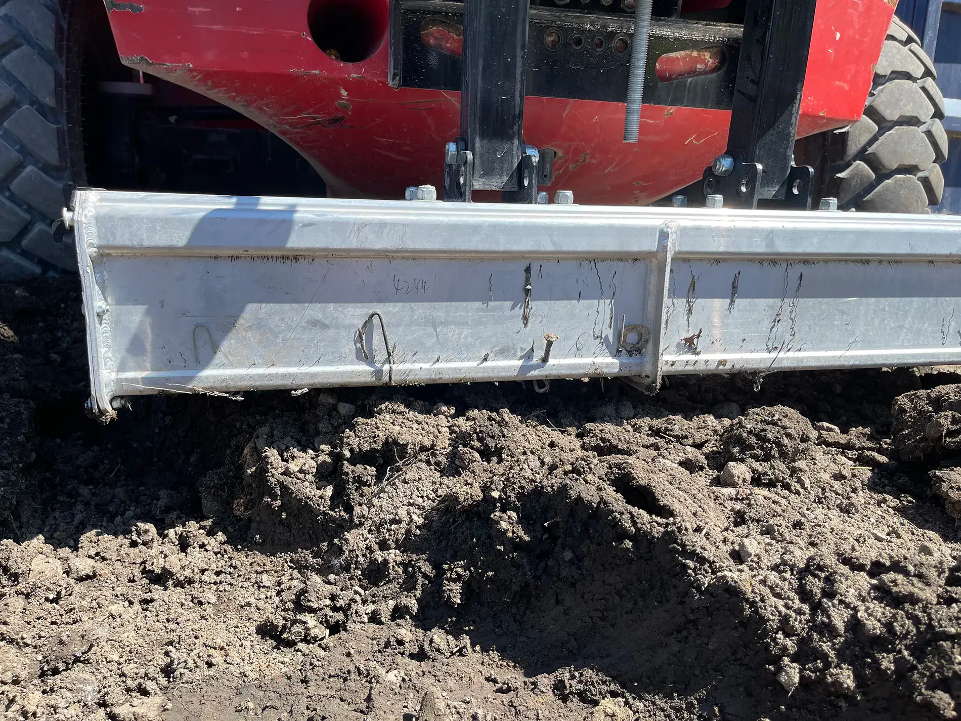 Forager XL Metal Debris Collection Wrap Around Function