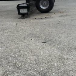 L'aimant de remorque Rhino ramasse les débris