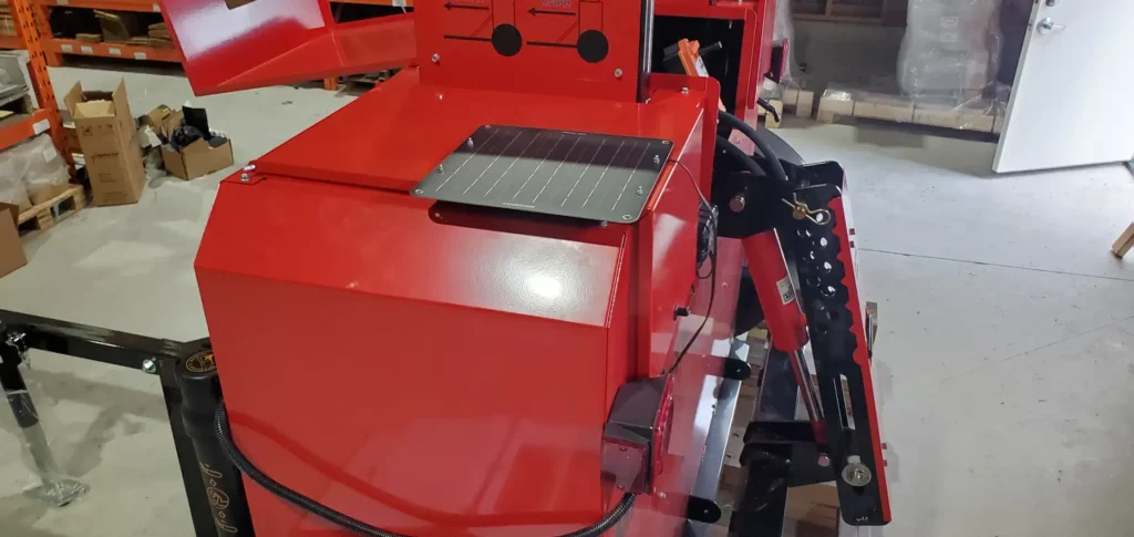 Solarmodul auf Mammoth von der Seite installiert