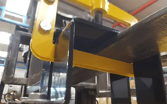 Oblast Magnetic Sweeper Close Up Fork Poket