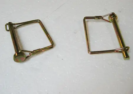 Piranha 96 - pieza #6 - clips del brazo de la bandeja de residuos